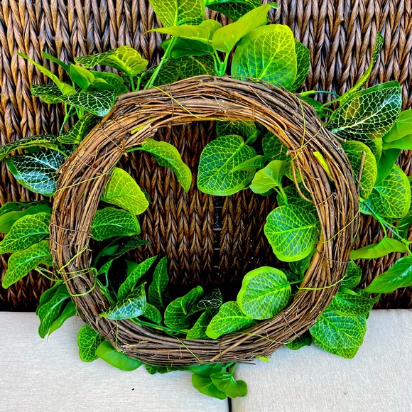 Green Wreath, 18” x 18” - Picture 3 of 3
